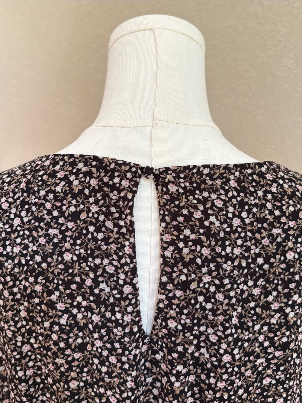 Gal Clothing Floral V-Neck Flutter Sleeve Mini Dress in Black Sz S - Picture 4 of 8